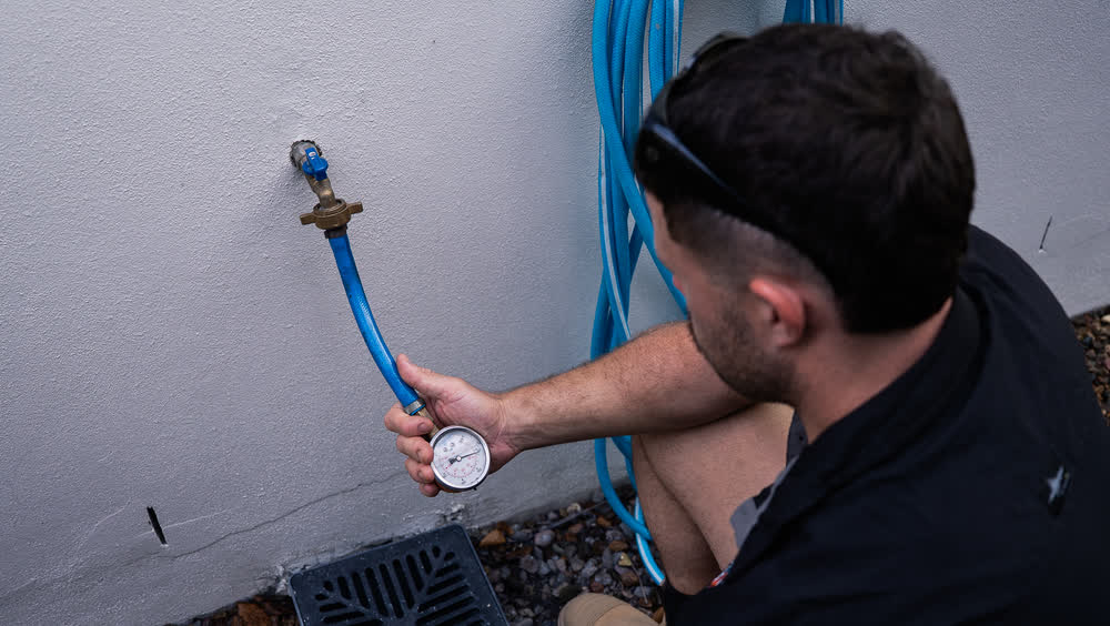 Pressure gauge fitted to an outside tap